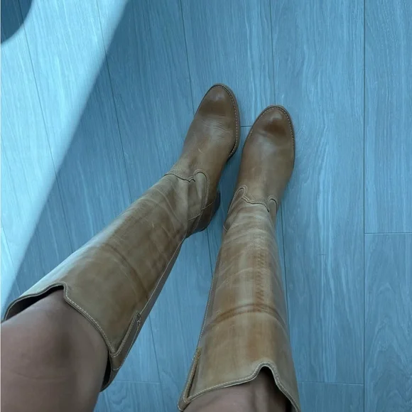 Elegant Tan Heeled Boots with Sleek Design - Picture 2 of 8